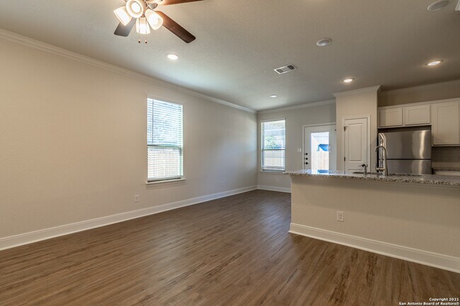 Building Photo - 10359 Lynwood Crk