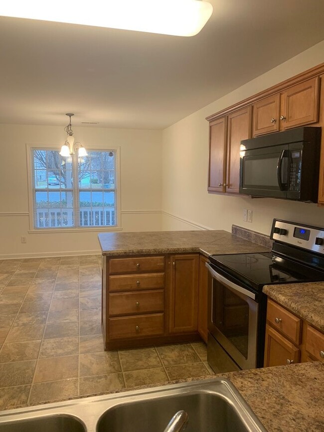 Building Photo - 3 Bedroom Rental on Cul-De-Sac!