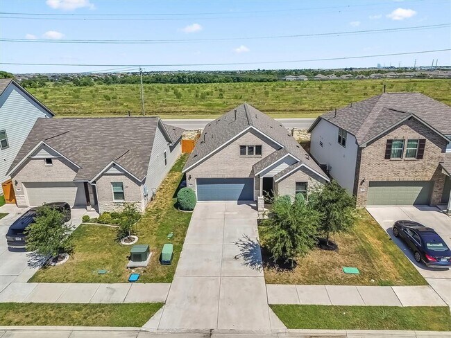 Building Photo - 905 Gray Fox Lp