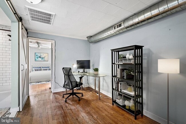Building Photo - 719 S Montford Ave