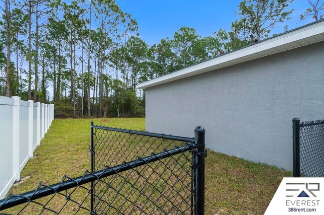 Building Photo - FULLY FENCED 4/3/2 IN DESIRABLE SEMINOLE WOODS