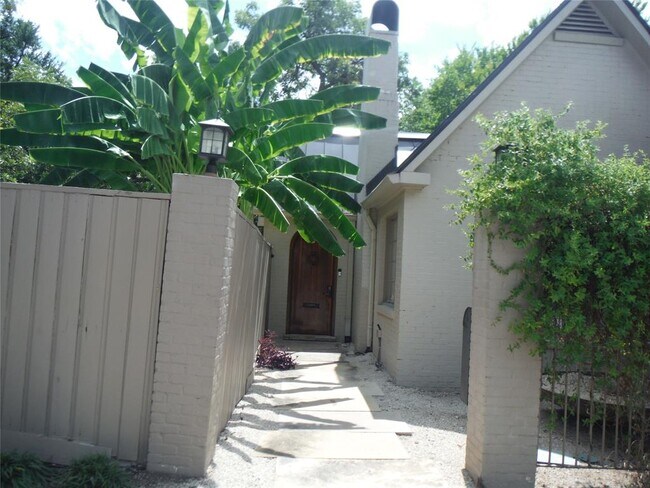 Primary Photo - 1210 Marshall Ln