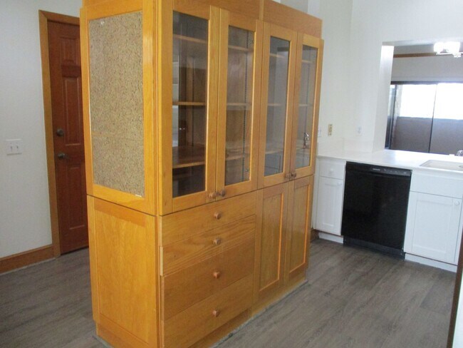 Building Photo - The Boardwalk in La Jolla 2 bdr 2 bath 3 floor!