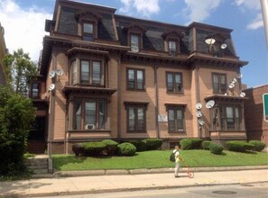 Building Photo - 98 Waterman St