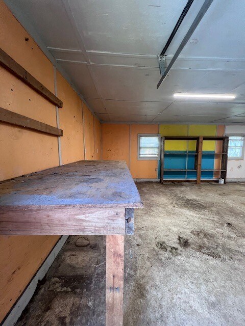 Building Photo - 832 Craig St