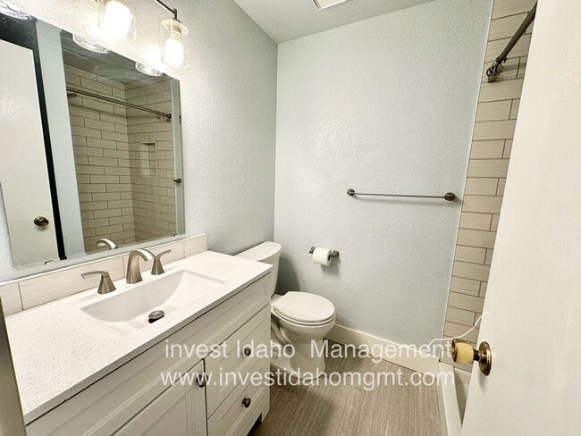 Building Photo - Enjoy the foothill views from your backyard!