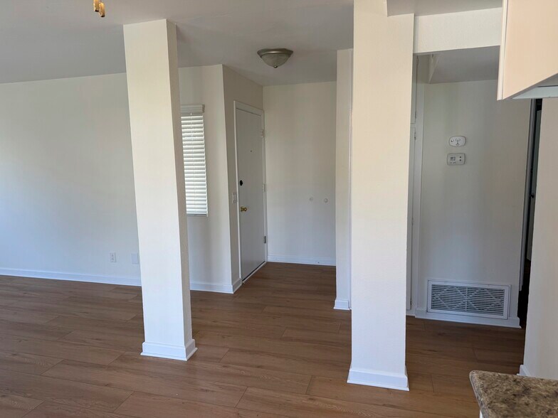 Entry way - 247 Alestar St