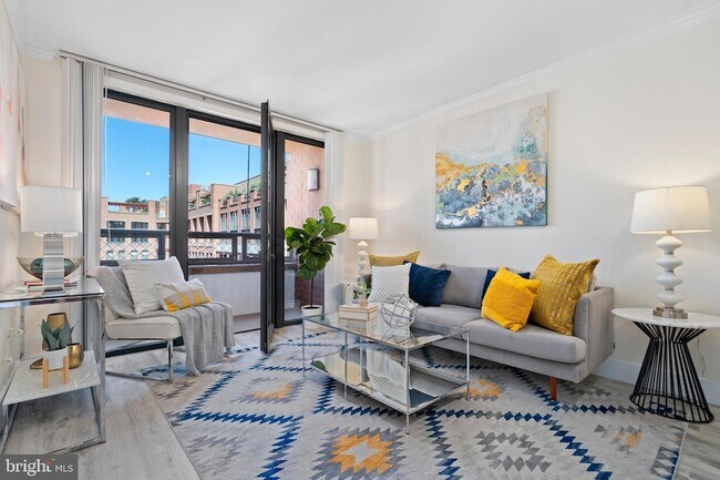 Building Photo - 631 D St NW