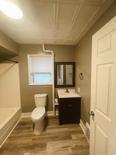 Building Photo - 1115 William St