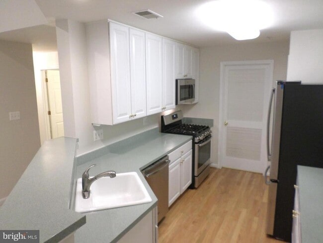 Building Photo - 10808 Warfield Pl