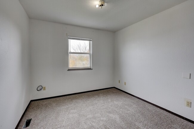 Building Photo - 717 N Walker St