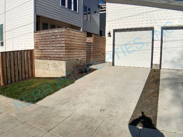 Building Photo - 3890 SE 26th Ave