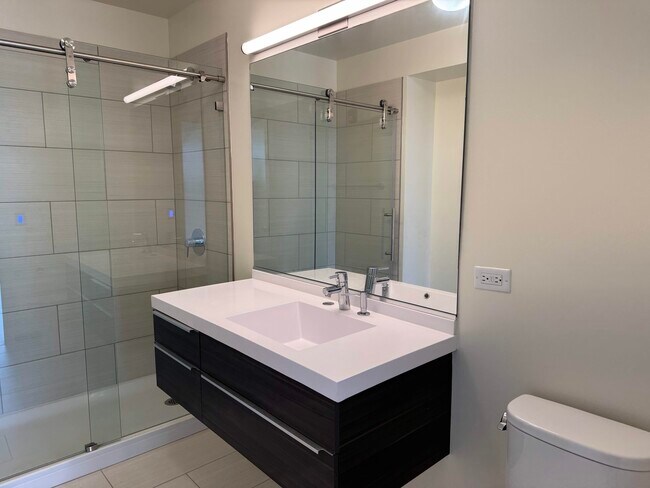 Building Photo - 1922 N Milwaukee Ave