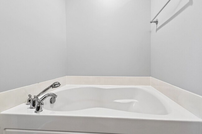 Building Photo - Cozy 3BR Townhouse in Glenwood Crossing!