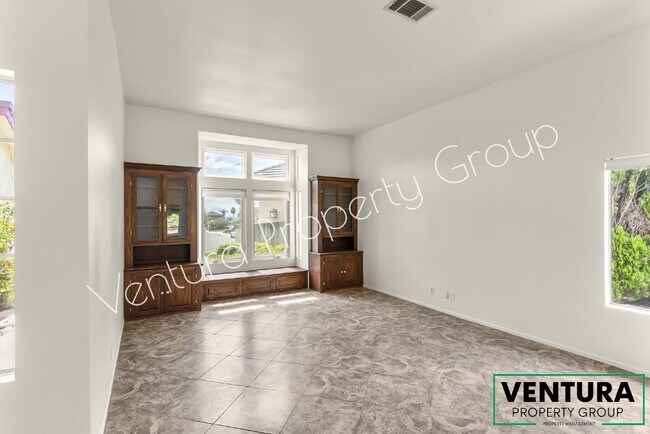 Building Photo - Spacious 4-Bed, 3-Bath Gem in Camarillo Heights
