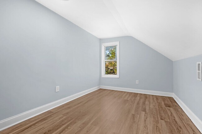 Building Photo - 3501 Oakmont Ave