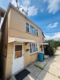 Building Photo - 1273 Main St