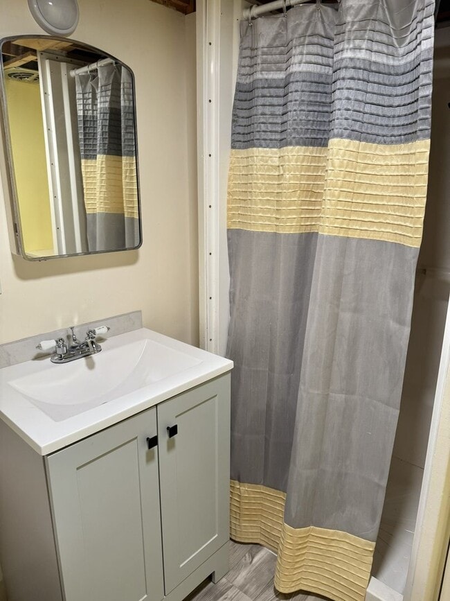 Building Photo - Cute, Comfy & Convenient — 4-Bedroom Ogden...