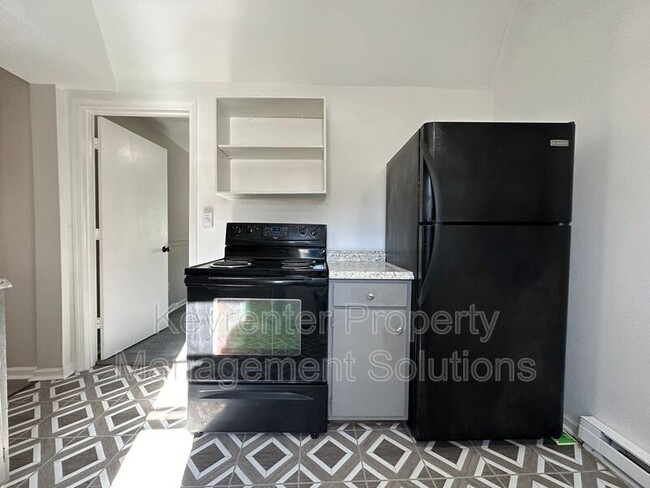 Building Photo - 621 C St