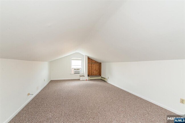 Building Photo - 807 Fern St