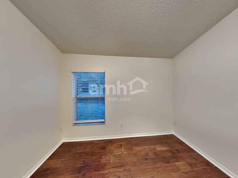 Building Photo - 879 Moonluster Dr