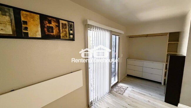 Building Photo - 6020 Carmen Blvd