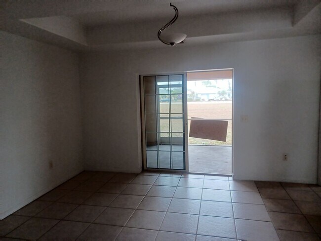 Building Photo - 3018 SE Santa Barbara Pl