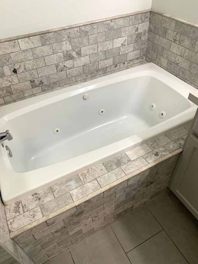 Building Photo - 2 Bedroom Condo In Guard Gated Summerlin C...