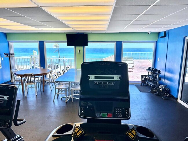 Building Photo - 3111 N Ocean Dr