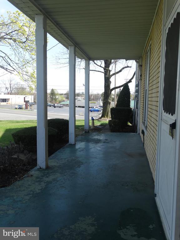 Building Photo - 130 S Antrim Way