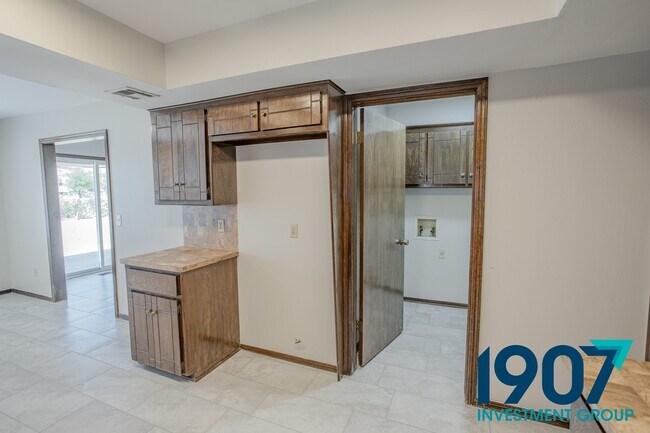 Building Photo - 1433 SW 93rd St