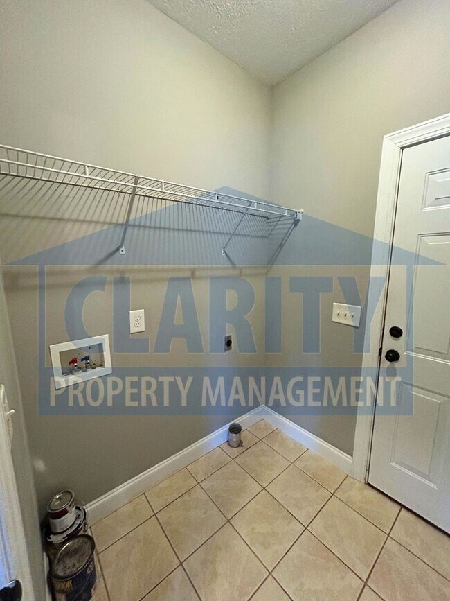 Building Photo - 3131 Pin Oaks Cir NE
