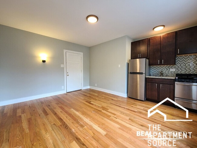 Building Photo - 4546 N Damen Ave