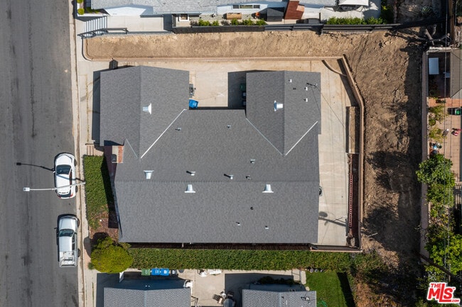 Building Photo - 1020 Larker Ave