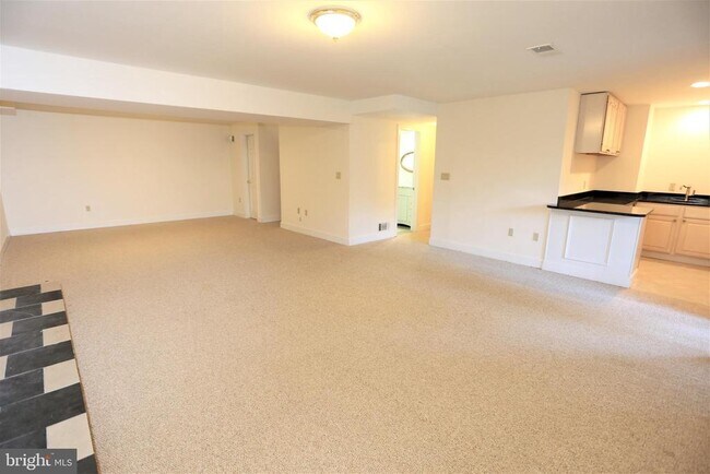 Building Photo - 9705 Fernwood Rd