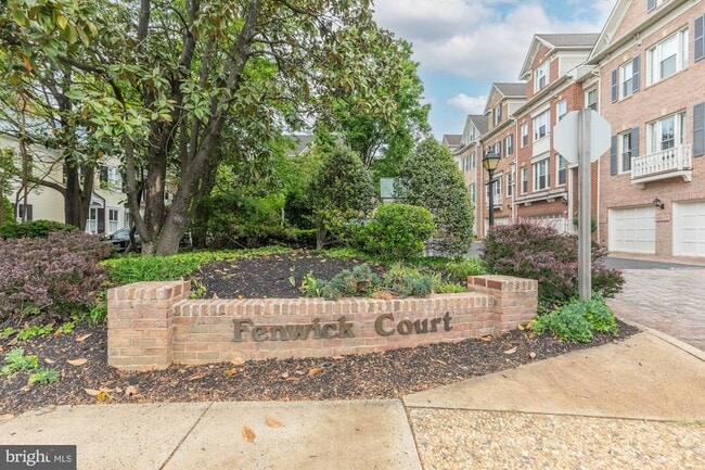 Building Photo - 2310 N Van Buren Ct