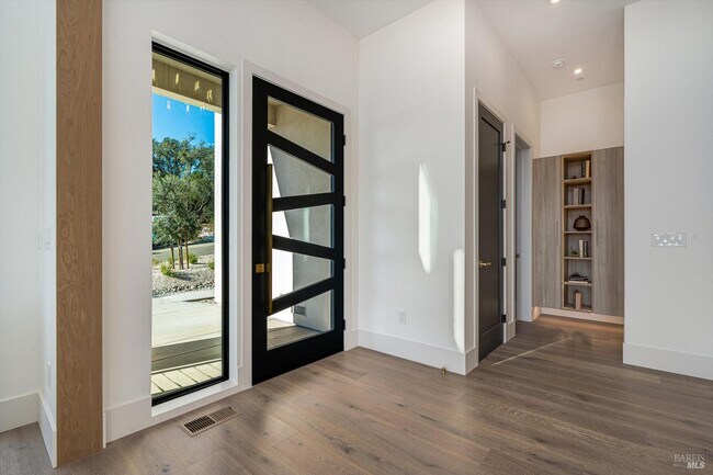 Building Photo - 1580 Clear Ridge Dr