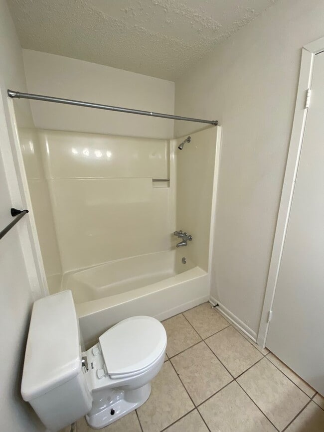 Building Photo - Duplex Homes 3/2/2