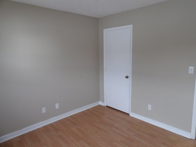 Building Photo - 35 Ashwood Ct