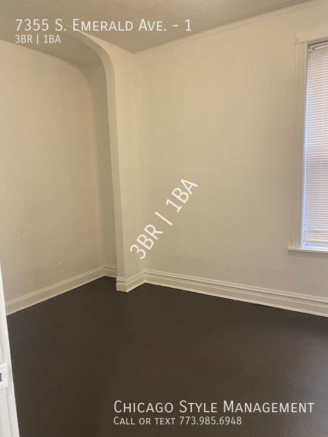 Building Photo - Generous Living Space