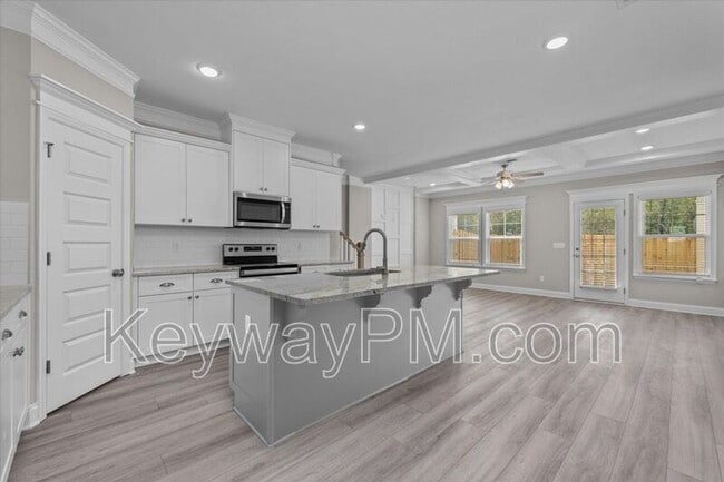 Building Photo - 202 Linsmore Ave