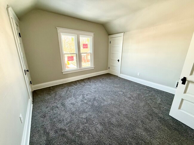 Building Photo - 1201 67th St