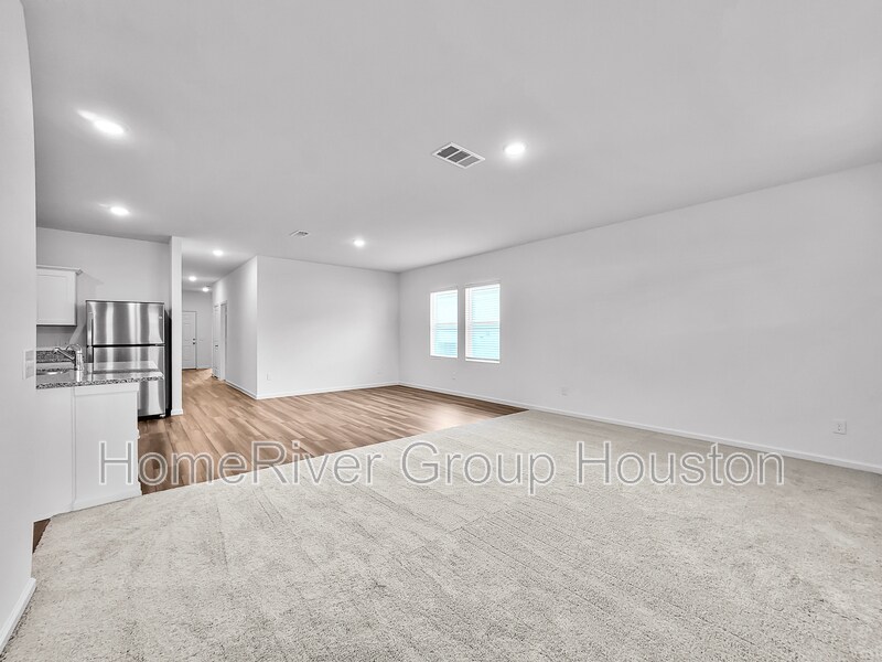 Building Photo - 28414 Selsdon Ct