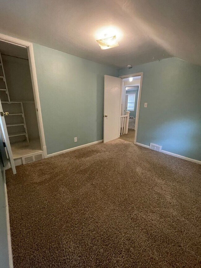 Building Photo - Three Bedroom House for 2026/27!