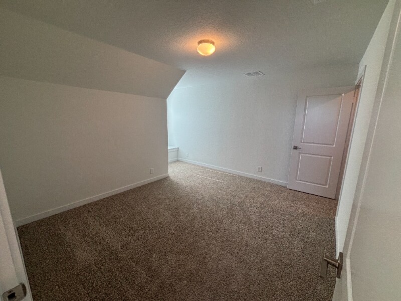 Building Photo - 9409 Chatside