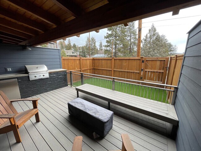 Building Photo - The Rapids on Portland