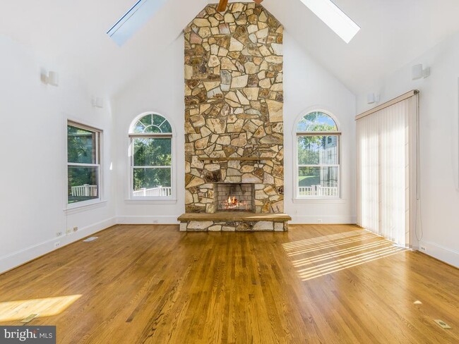 Building Photo - 8951 Brook Rd