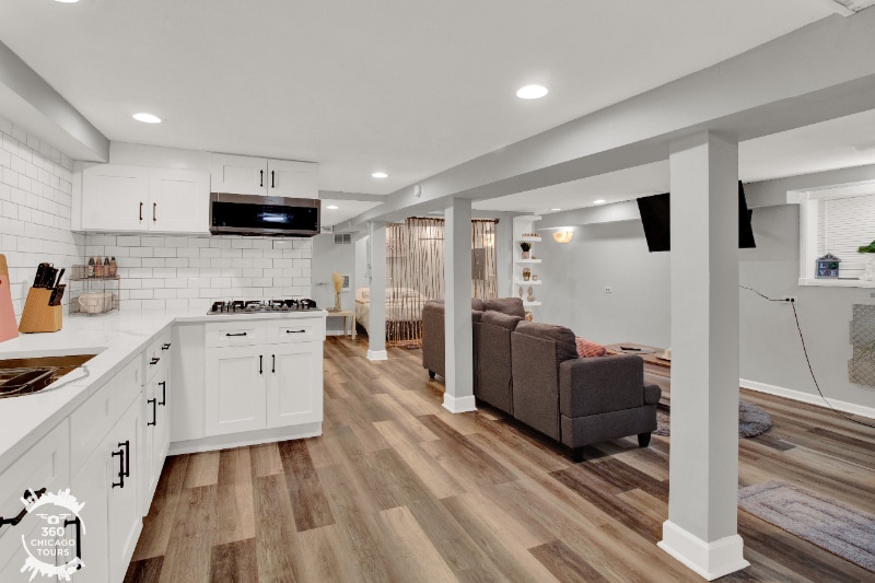 Building Photo - 2438 N Maplewood Ave