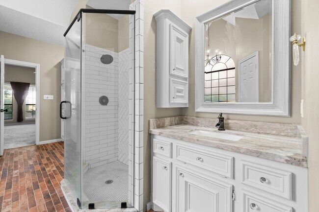 Building Photo - 590 Edgewood Dr