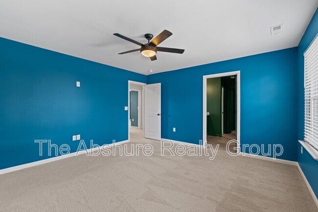 Building Photo - 49 River Bank Rd